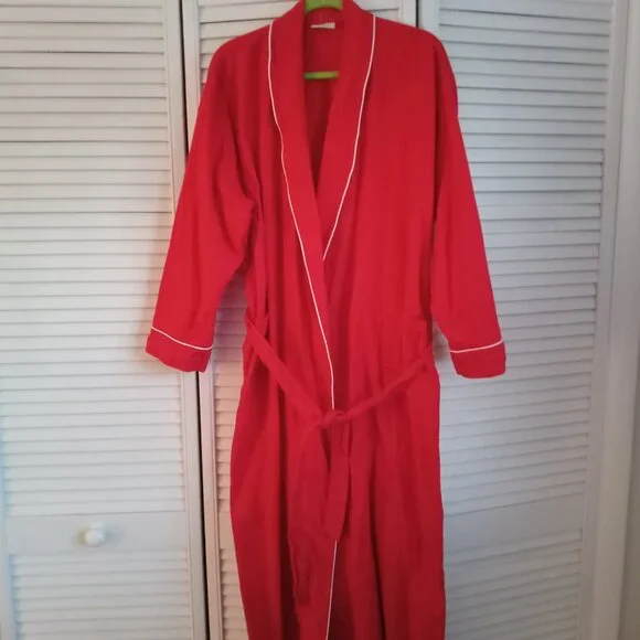 Robe - Picture 1 of 1
